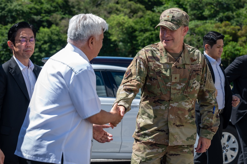 Defense Minister of Japan visits Kadena