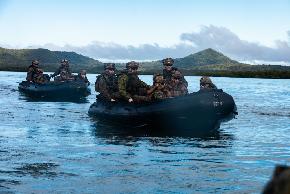 31st MEU | Boat Company Conducts Ship-to-Shore Movement
