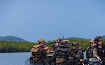 31st MEU | Boat Company Conducts Ship-to-Shore Movement