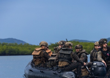 31st MEU | Boat Company Conducts Ship-to-Shore Movement