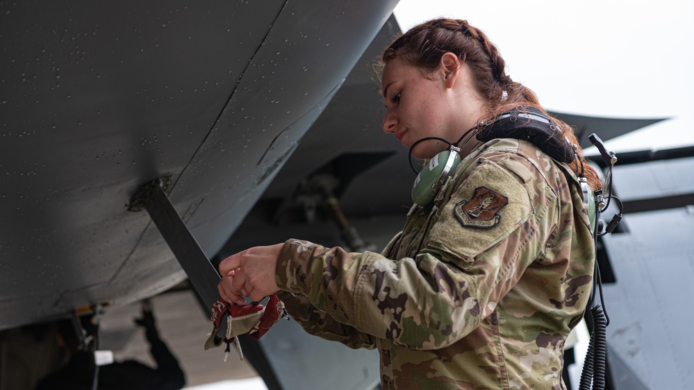 100th ARW prepares to refuel