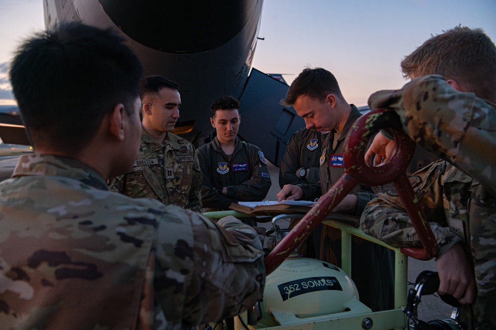 100th ARW prepares to refuel