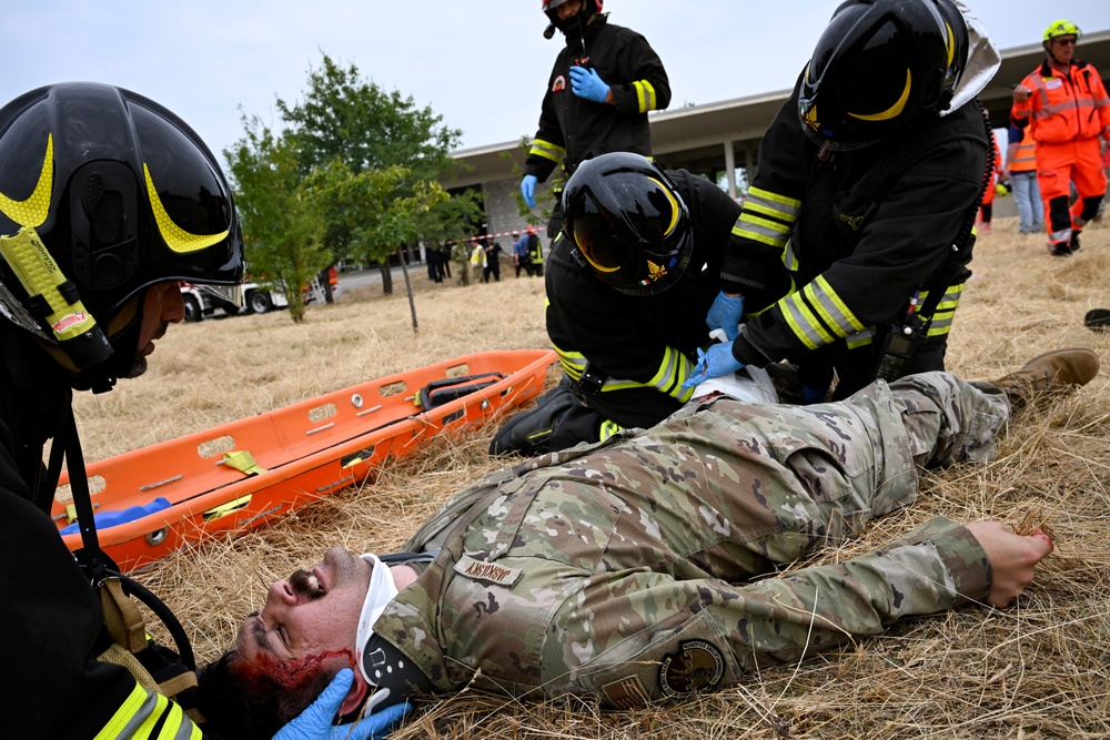 U.S. and Italian air forces conduct MARE with local first responders
