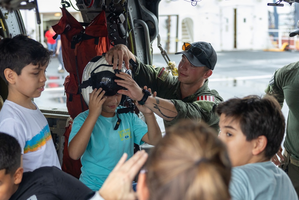 Minister Of Health Of Panama Visits USNS Comfort