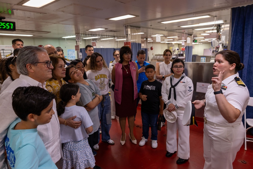 Minister Of Health Of Panama Visits USNS Comfort