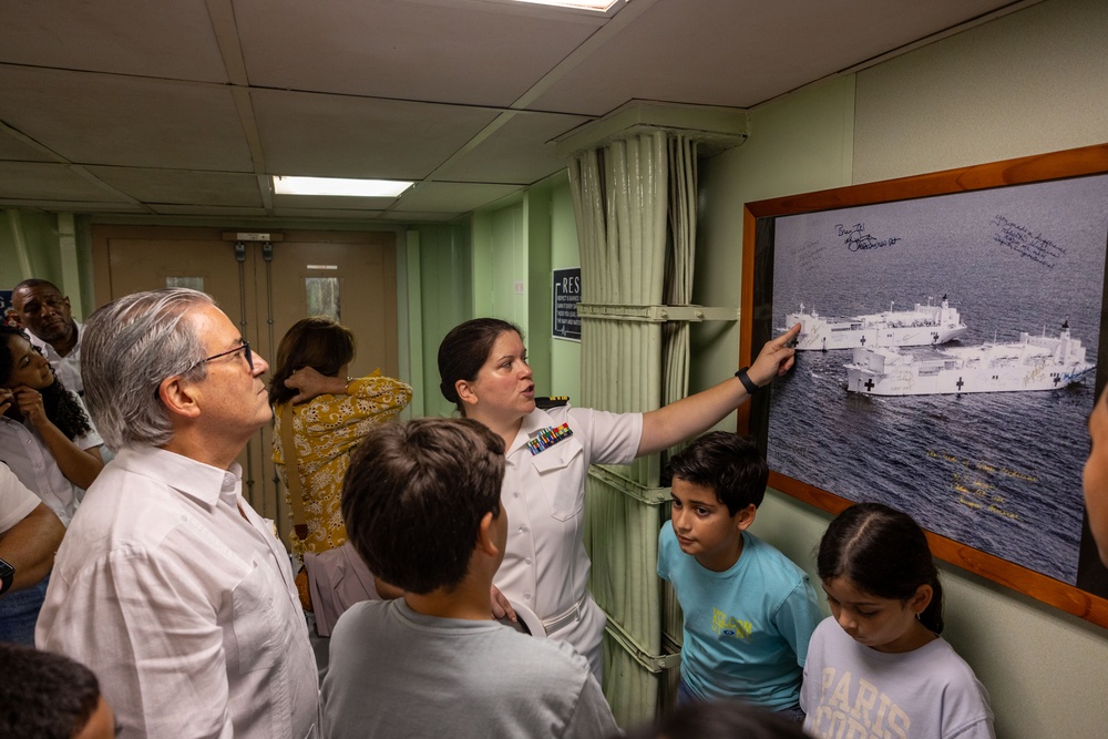 Minister Of Health Of Panama Visits USNS Comfort