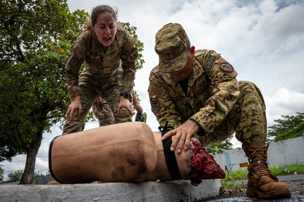 AMISTAD 2025: 944 ASTS conducts TCCC training in El Salvador
