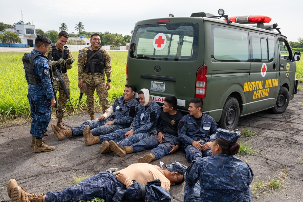 AMISTAD 2025: Salvadoran service members apply TCCC during mass casualty exercise