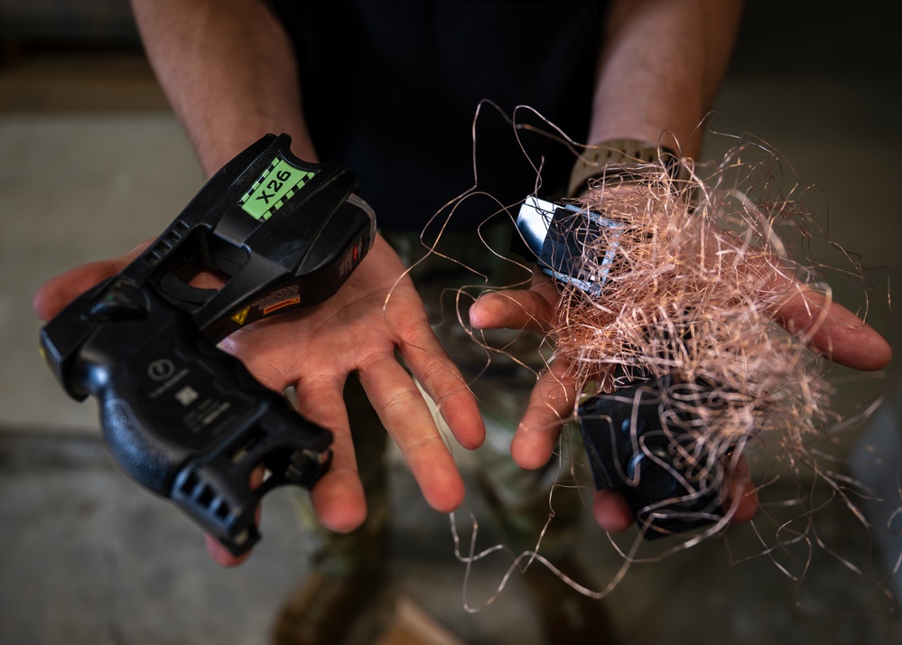 Ark. Guardsmen Conduct Taser Training