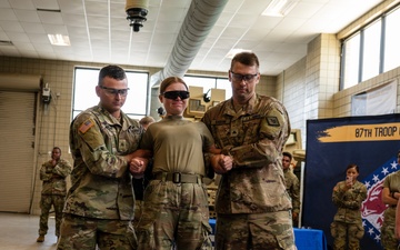 Ark. Guardsmen Conduct Taser Demostration