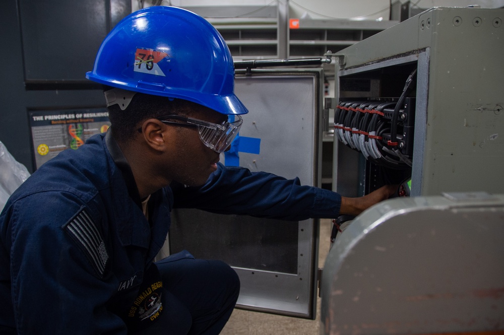 Ronald Reagan Sailors Conduct Maintenance