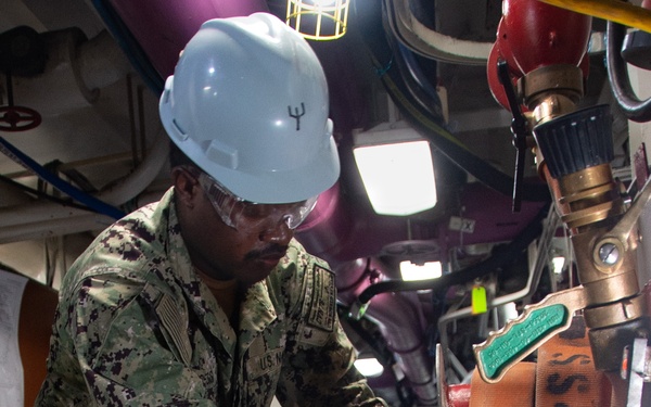 USS Ronald Reagan (CVN 76) Sailors Conduct Maintenance
