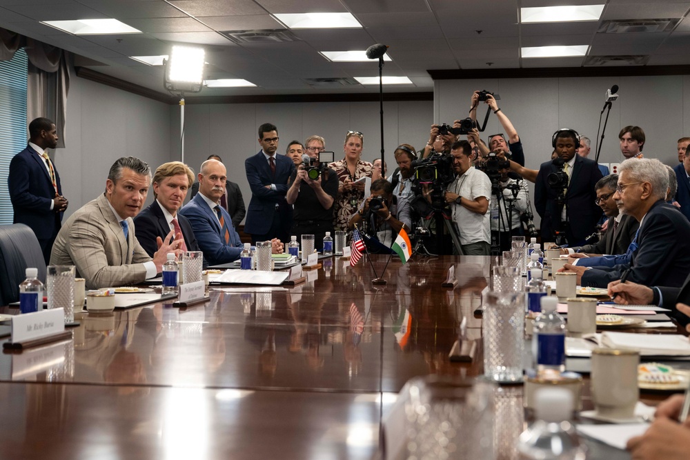 SD Hosts Indian Minister of External Affairs