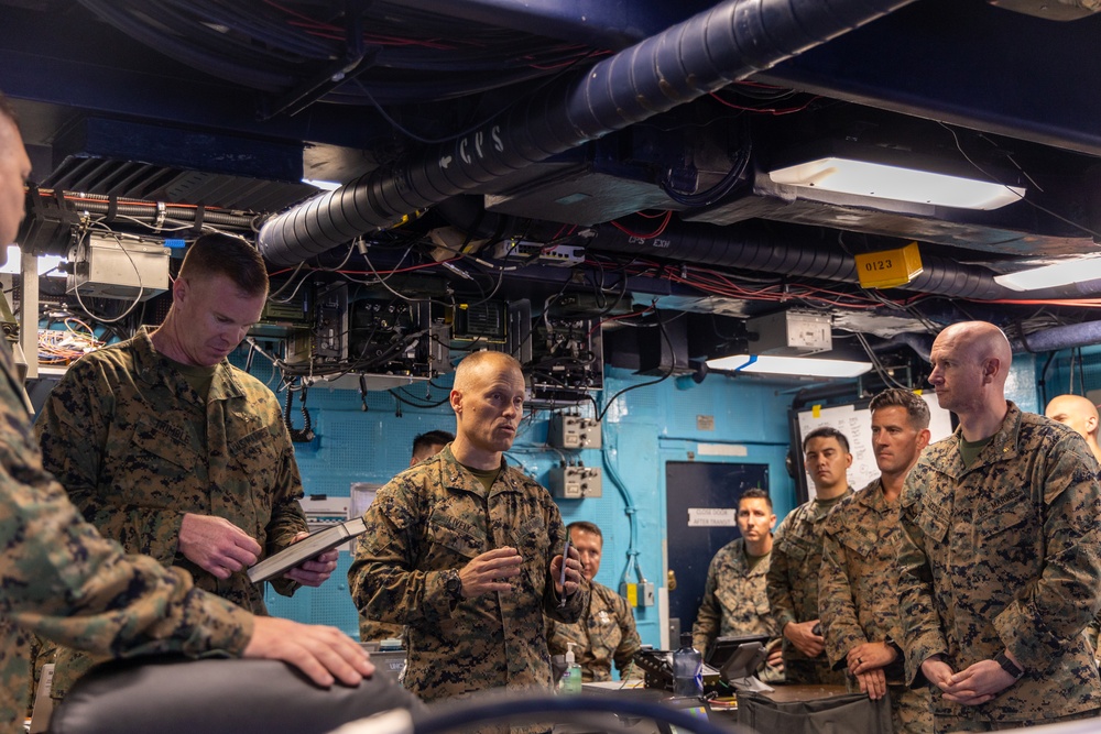 22nd MEU (SOC) | Brigadier General Lively Visits USS Iwo Jima