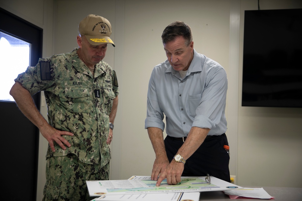 Stuart Dickey Briefs ACNO Adm. Jim Kilby on Amphibious Assault Demonstration