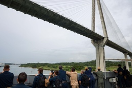 USNS Comfort Transits the Panama Canal