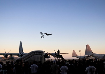 Monster Knockout!: MCAS Miramar hosts a UFC watch party at the Raiders hangar