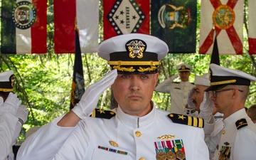 Cmdr. Lail Assumes Command of Submarine Readiness Squadron 31