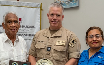 USNS Comfort Meets With Colón Governor