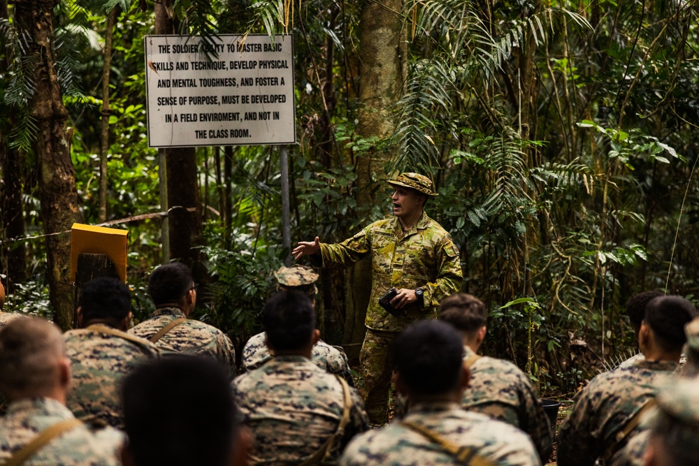 MRF-D 25.3: 3rd Bn., 11th Marines, receives classes on jungle survival