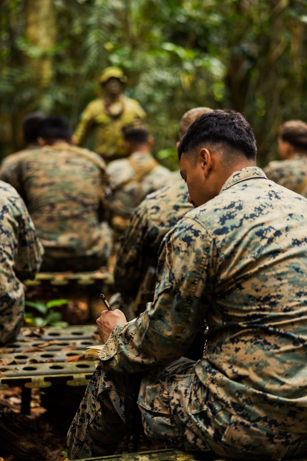 MRF-D 25.3: 3rd Bn., 11th Marines, receives classes on jungle survival
