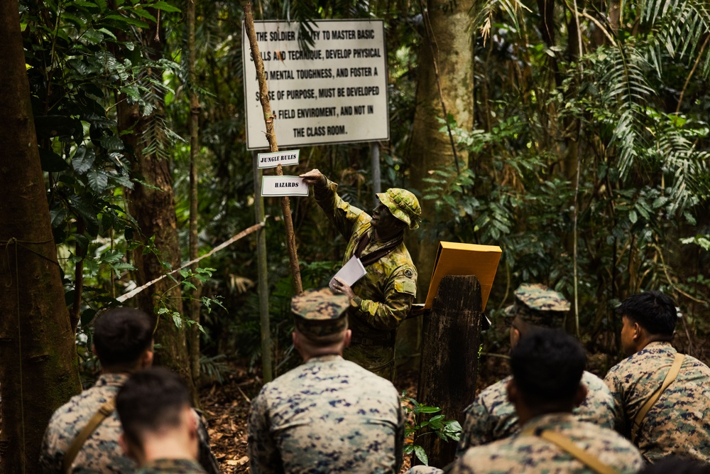 MRF-D 25.3: 3rd Bn., 11th Marines, receives classes on jungle survival