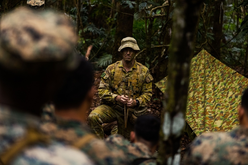 MRF-D 25.3: 3rd Bn., 11th Marines, receives classes on jungle survival