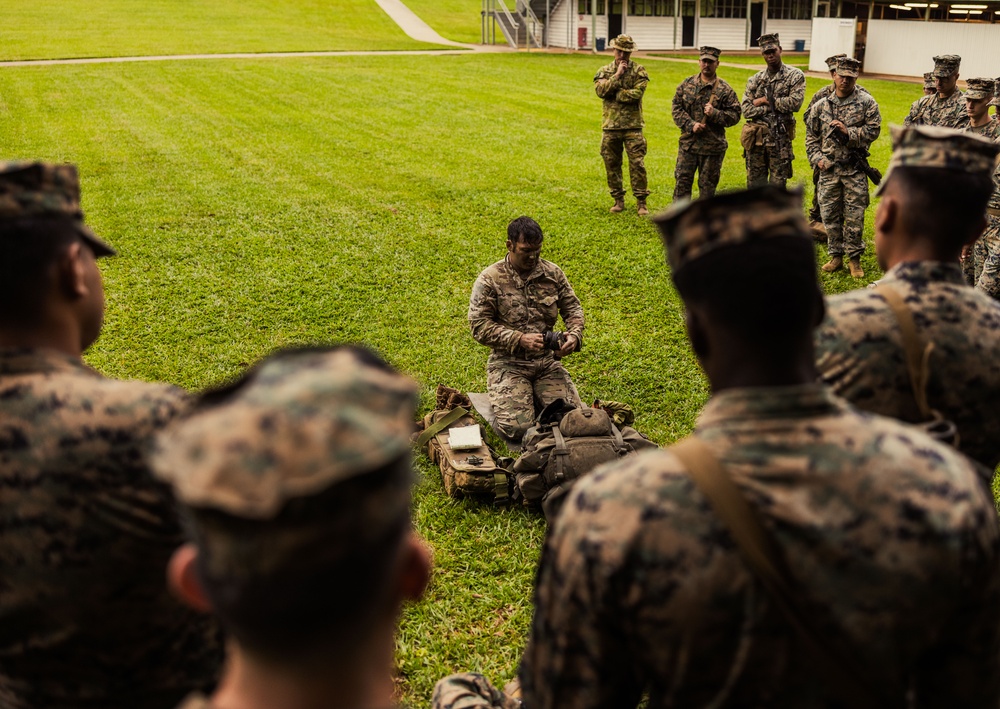 MRF-D 25.3: 3rd Bn., 11th Marines, receives classes on jungle survival