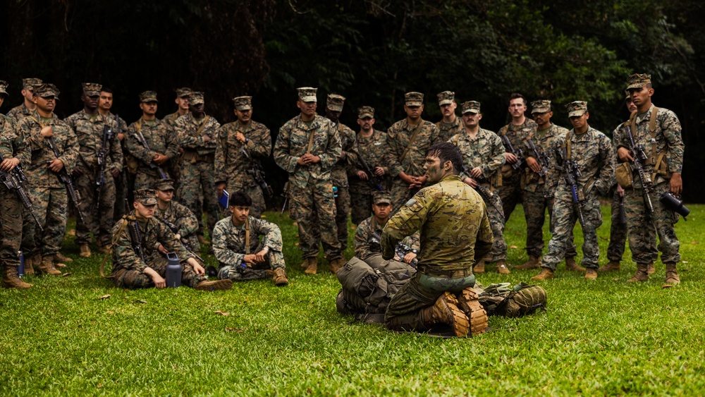 MRF-D 25.3: 3rd Bn., 11th Marines, receives classes on jungle survival