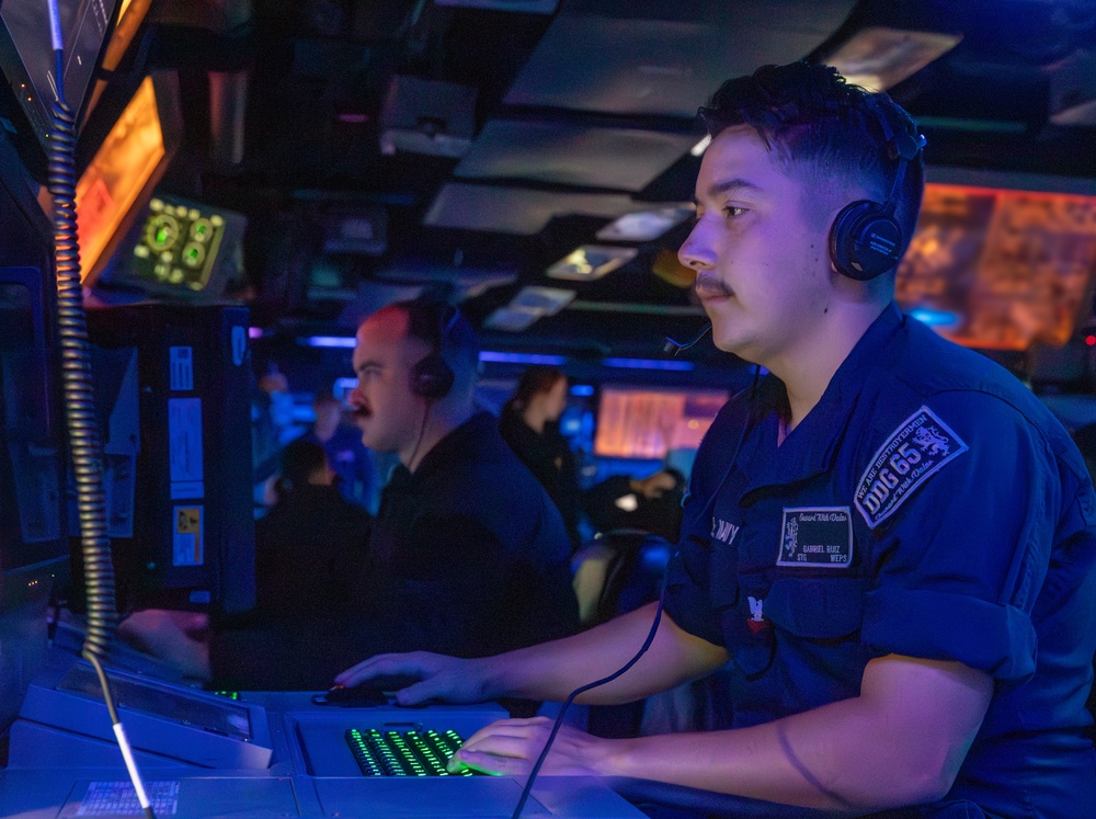USS Benfold (DDG 65) conducts Anti-Submarine Warfare Exercise