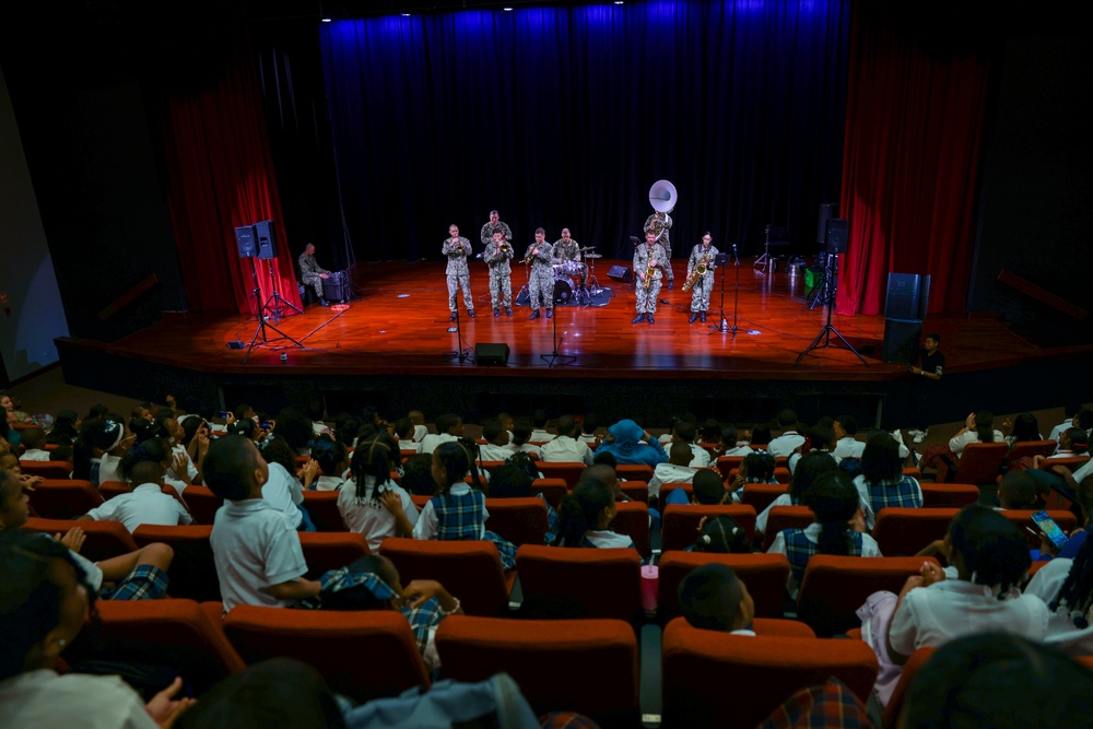USFF Band Performs in Panama for CP25