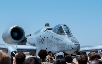 Col. Mills fini flight at Davis-Monthan