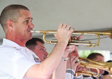Panamanian students and U.S. Navy service members unite in concert