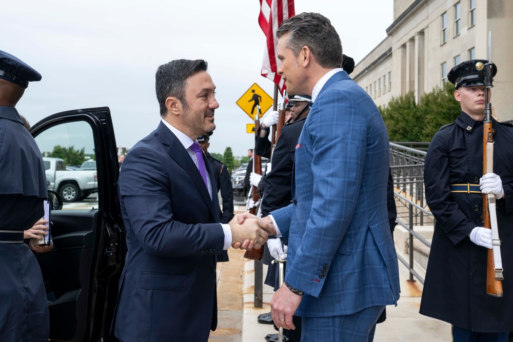 SD Hosts Argentina Minister of Defense