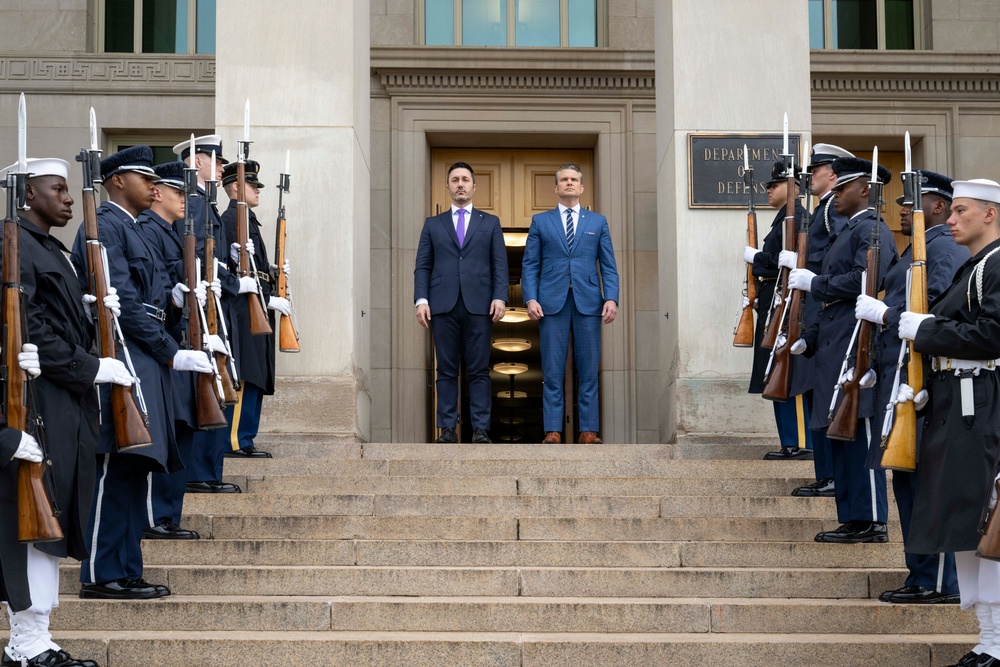 SD Hosts Argentina Minister of Defense