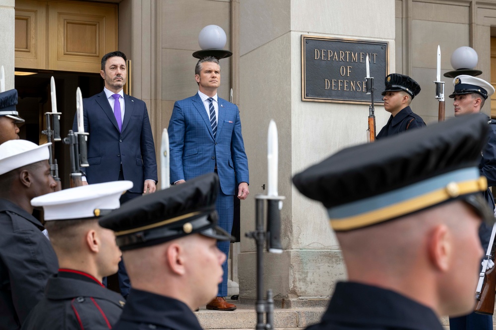 SD Hosts Argentina Minister of Defense