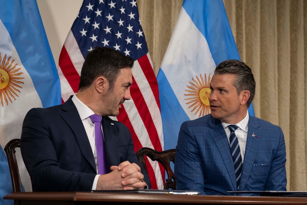 SD Hosts Argentina Minister of Defense