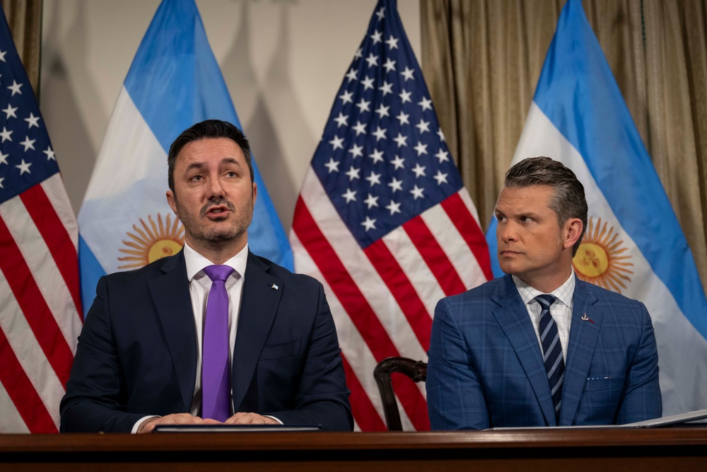 SD Hosts Argentina Minister of Defense