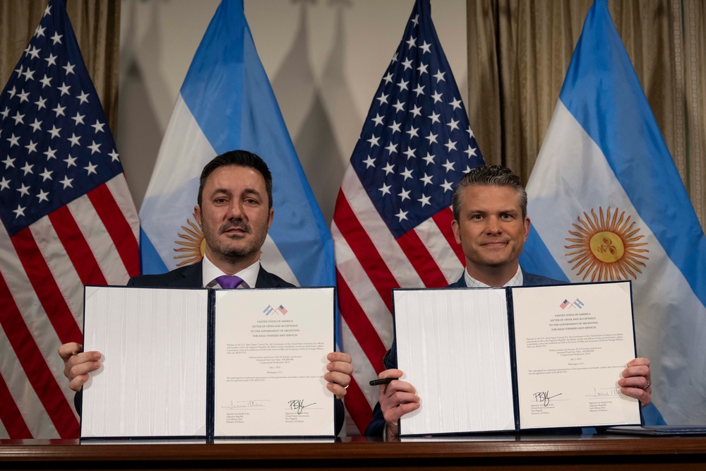 SD Hosts Argentina Minister of Defense