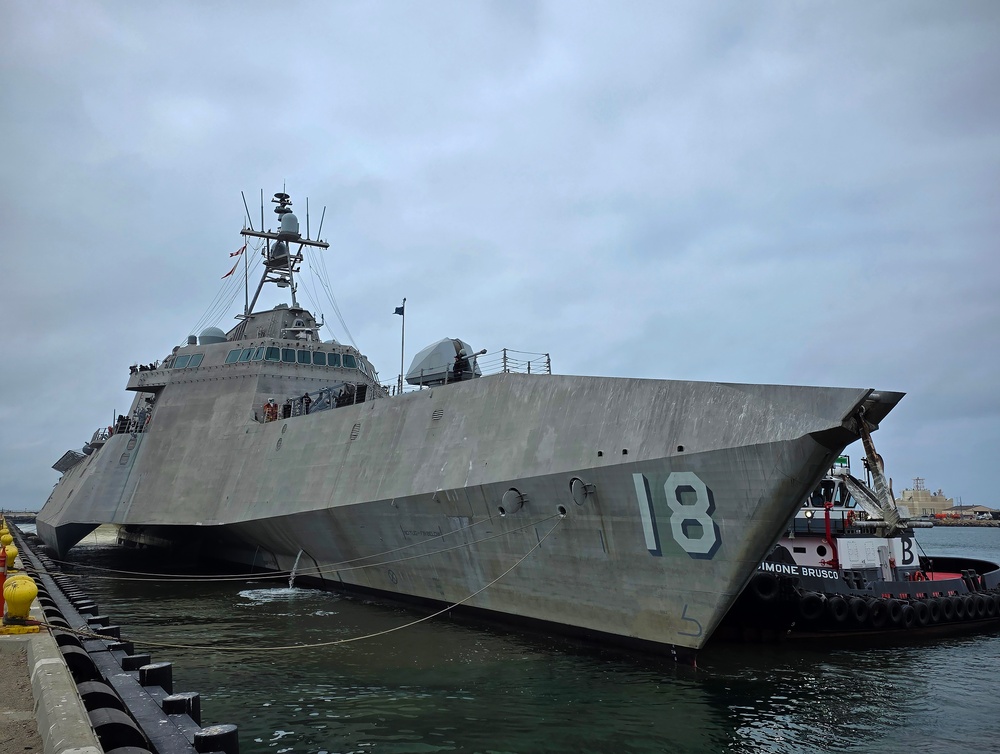 USS Charleston (LCS 18) conducts readiness and training onboard Port Hueneme