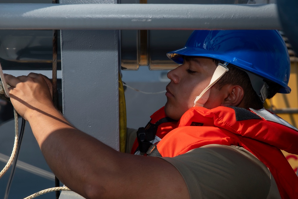USS Kearsarge Conducts Routine Maintenance