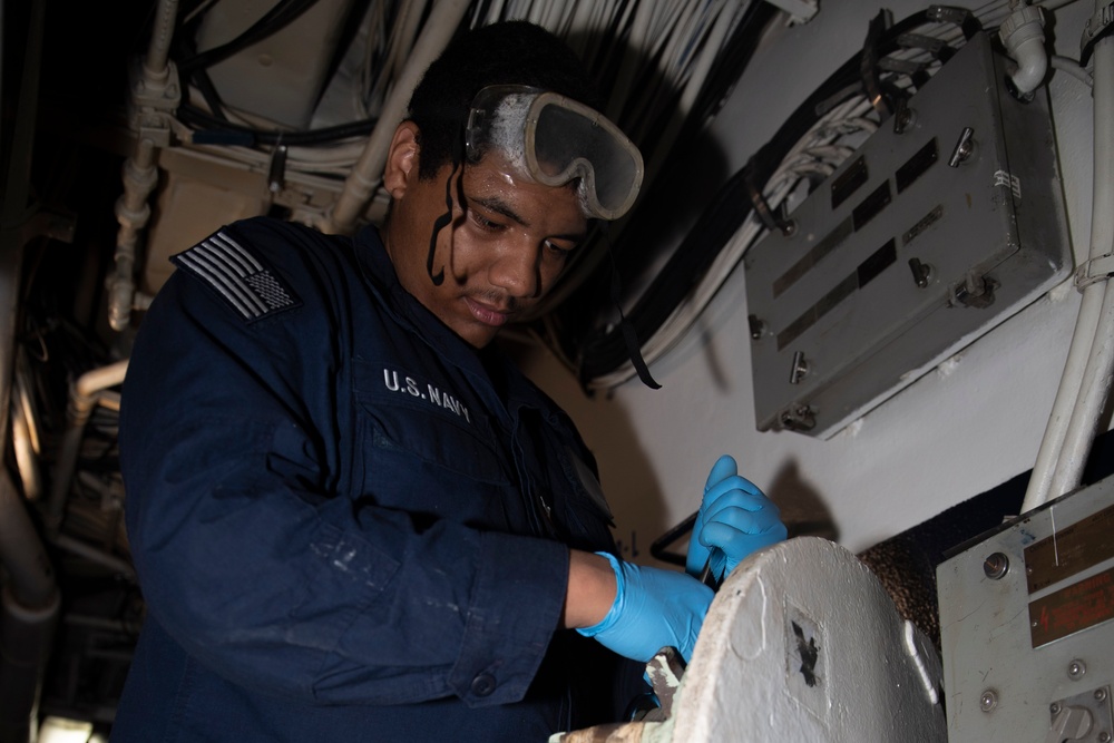 USS Kearsarge Conducts Routine Maintenance