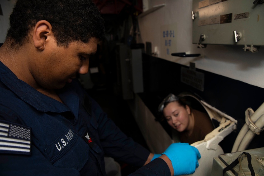 USS Kearsarge Conducts Routine Maintenance