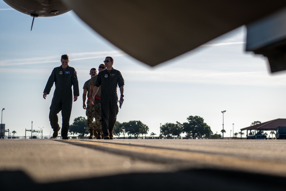 91st ARS completes total force F-16 refuel