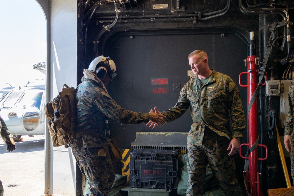 22nd MEU (SOC) | Lieutenant General Worth Visits USS Iwo Jima
