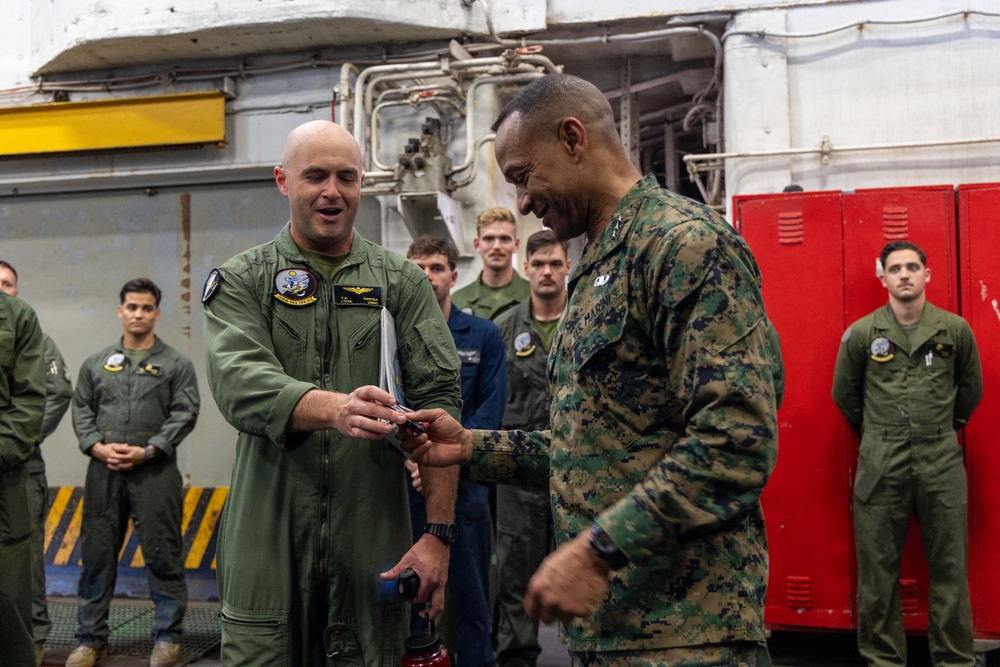 22nd MEU (SOC) | Lieutenant General Worth Visits USS Iwo Jima
