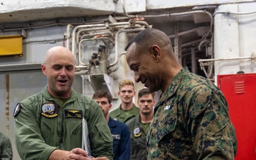 22nd MEU (SOC) | Lieutenant General Worth Visits USS Iwo Jima