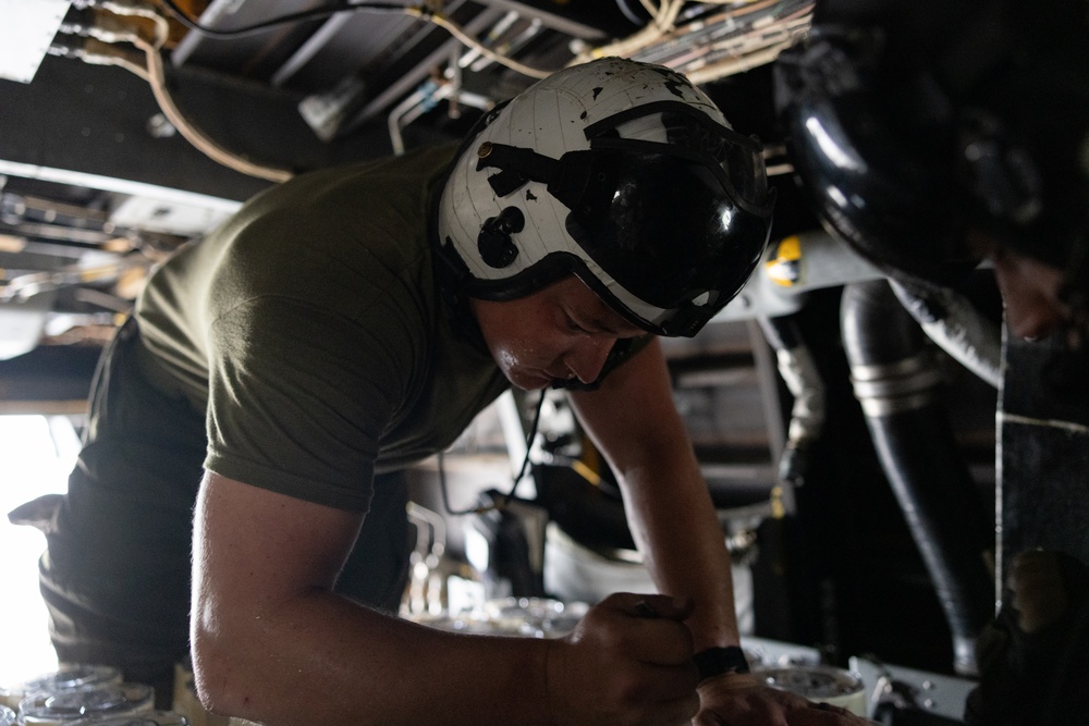 U.S. Marines with VMM-162 support anti-submarine warfare exercise