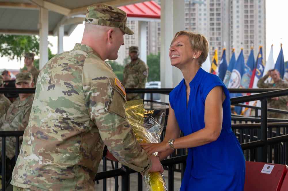 32nd Medical Brigade welcomes new command team