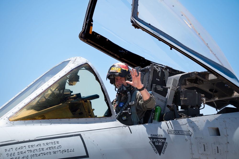 Col. Hall fini flight at Davis-Monthan